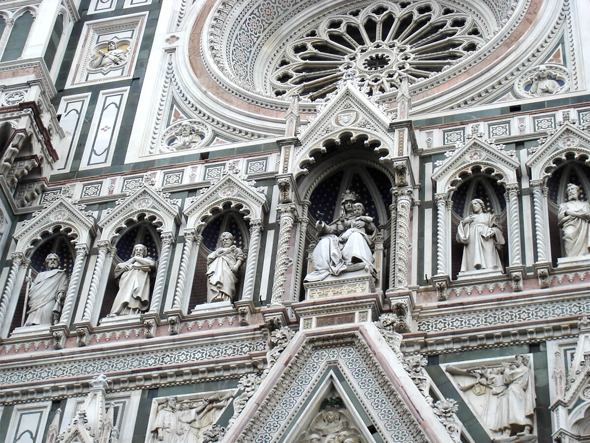 Вид на фасад собора Санта Мария Дель Фьоре